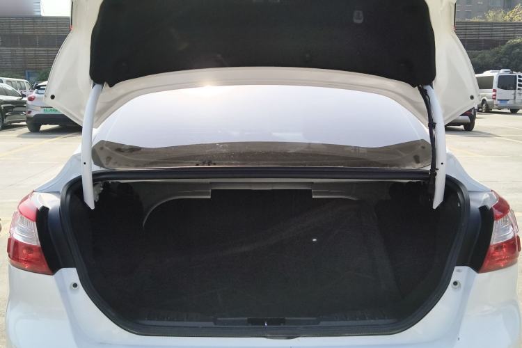 Used Ford Focus 2012 Sedan 1.6L Manual Fashion Edition
