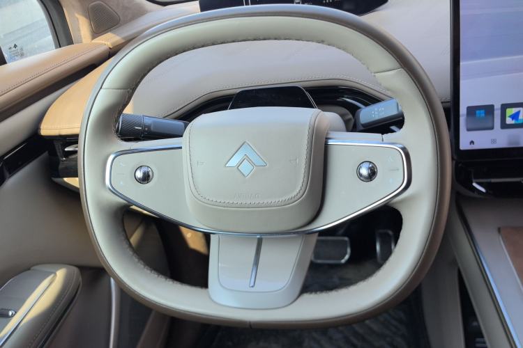 Used  HT 2023 670 Rear-Drive Ultra-High-Voltage NDA Version