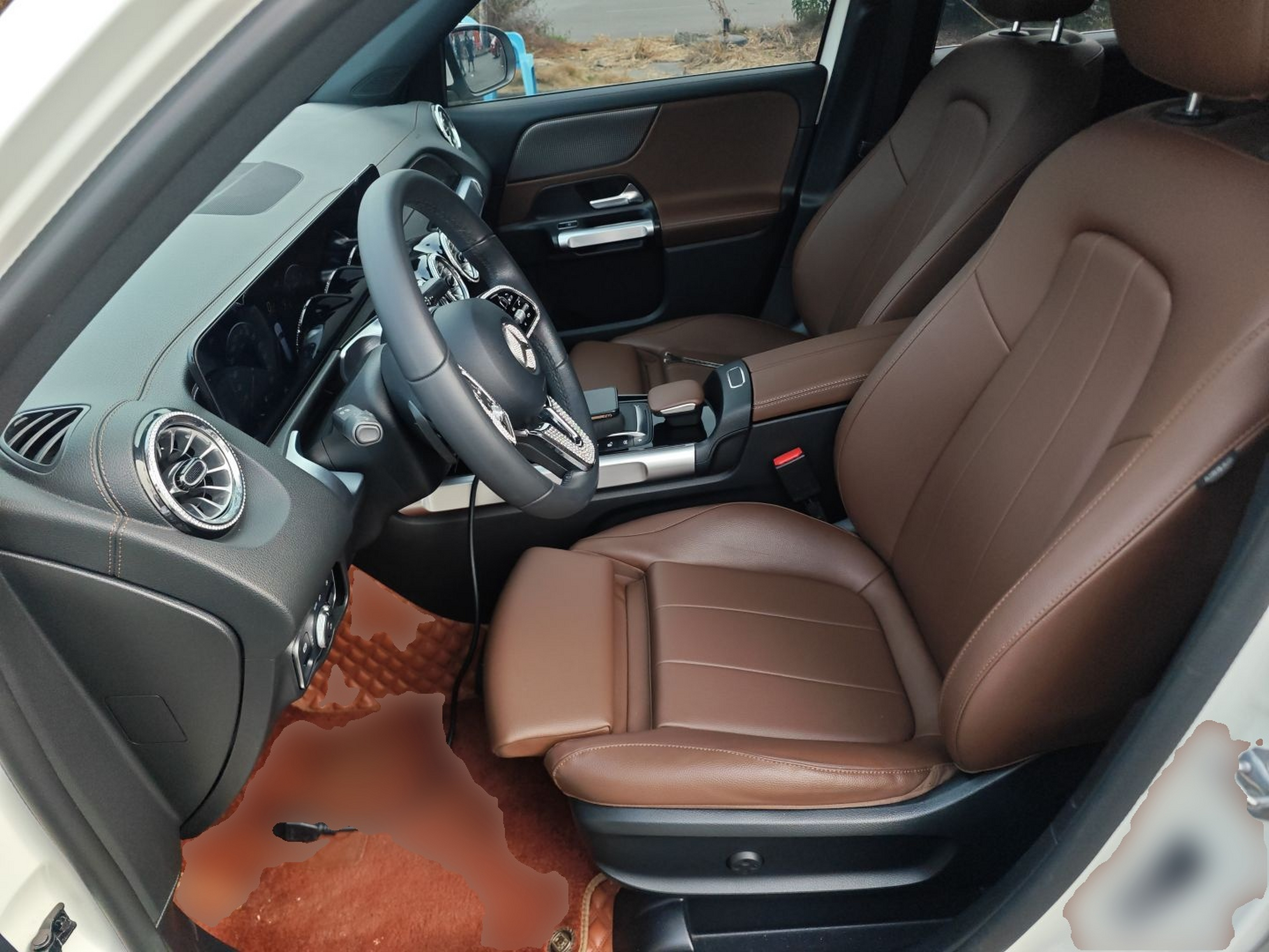 المقاعد الأمامية داخل السيارة