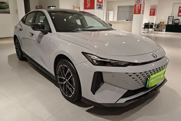 Used Changan UNI-V iDD 2024 Blue Whale Smart Electric iDD 136km Luxury Model
