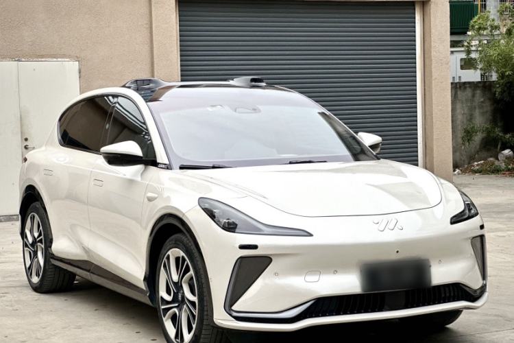 Used  LS7 2023 100kWh Pro All-Wheel-Drive Version
