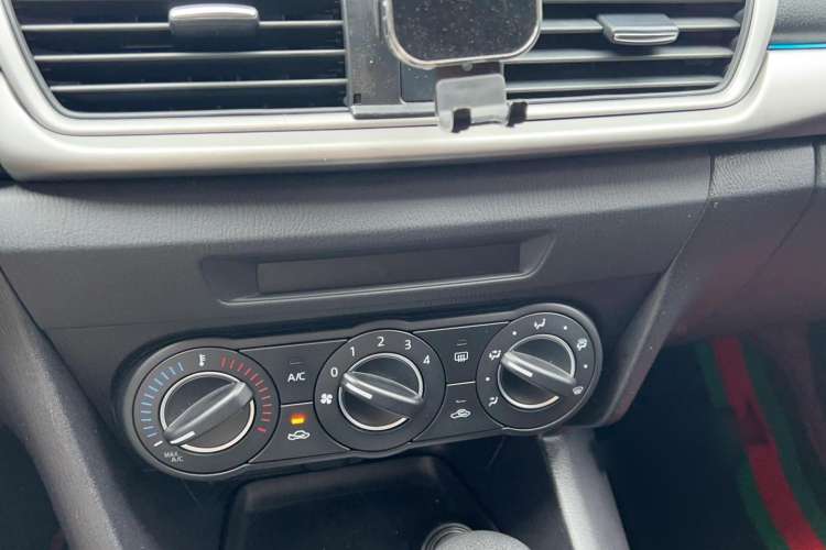 Used Mazda Mazda 3 Axela 2017 Sedan 1.5L Automatic Comfort Model Emission Standard China V
