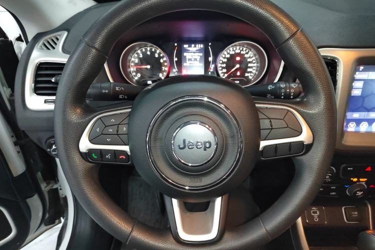 Used  Compass 2019 220T Automatic Enjoyment Version
