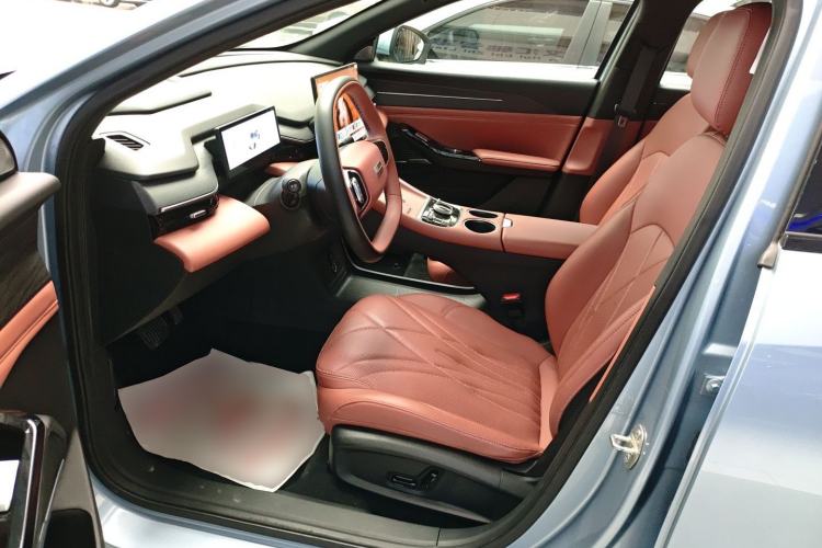 Used  L6 2025 EM-i 140km Starship Edition
