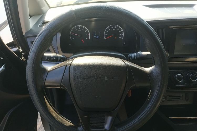 Used FORTHING Lingzhi 2023 M5L 1.6L Base Model 7 Seats

