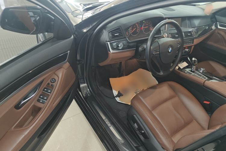 Used BMW 5 Series 2014 520Li Elegant Model
