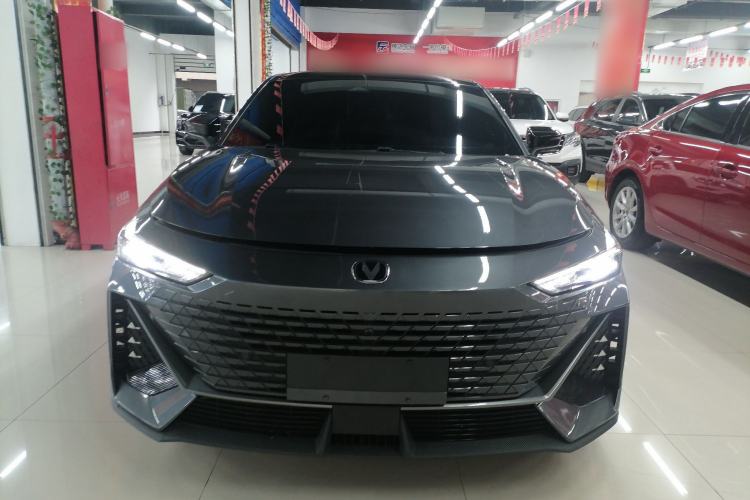 Used Changan UNI-V 2024 1.5T High-Energy Version

