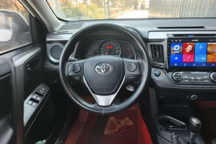 Used Toyota RAV4 2016 2.0L CVT Two-Wheel Drive Fashion Edition China V Standard
