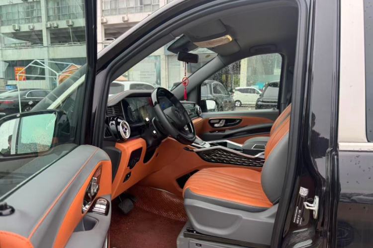 Used Mercedes-Benz Vito 2023 2.0T Elite Version 7 Seats
