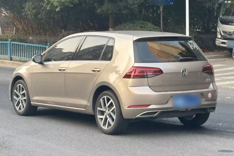 Used Volkswagen Golf 2018 230TSI Automatic Luxury Version
