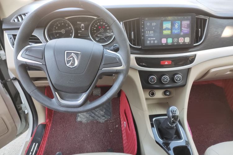 Used Baojun 730 2016 Revised 1.5L Manual Standard Version 7 Seats China V Emission Standard
