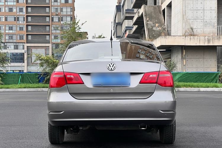 Used Volkswagen Jetta 2015 Value Edition 1.6L Manual Fashionable Style
