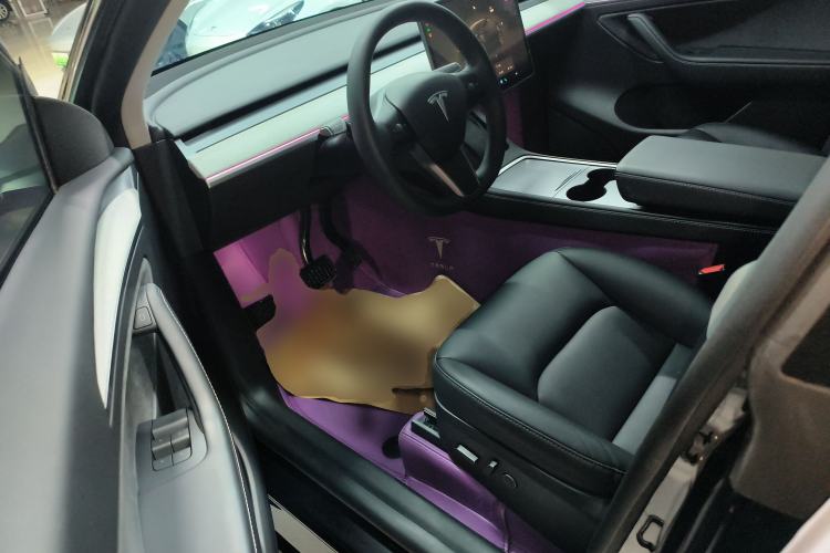 Used Tesla Model Y 2023 Long-Range All-Wheel-Drive Version
