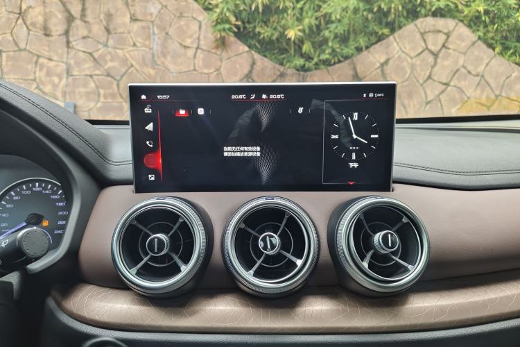 Used Wey VV5 2021 1.5T Two-Wheel Drive Color Pioneer
