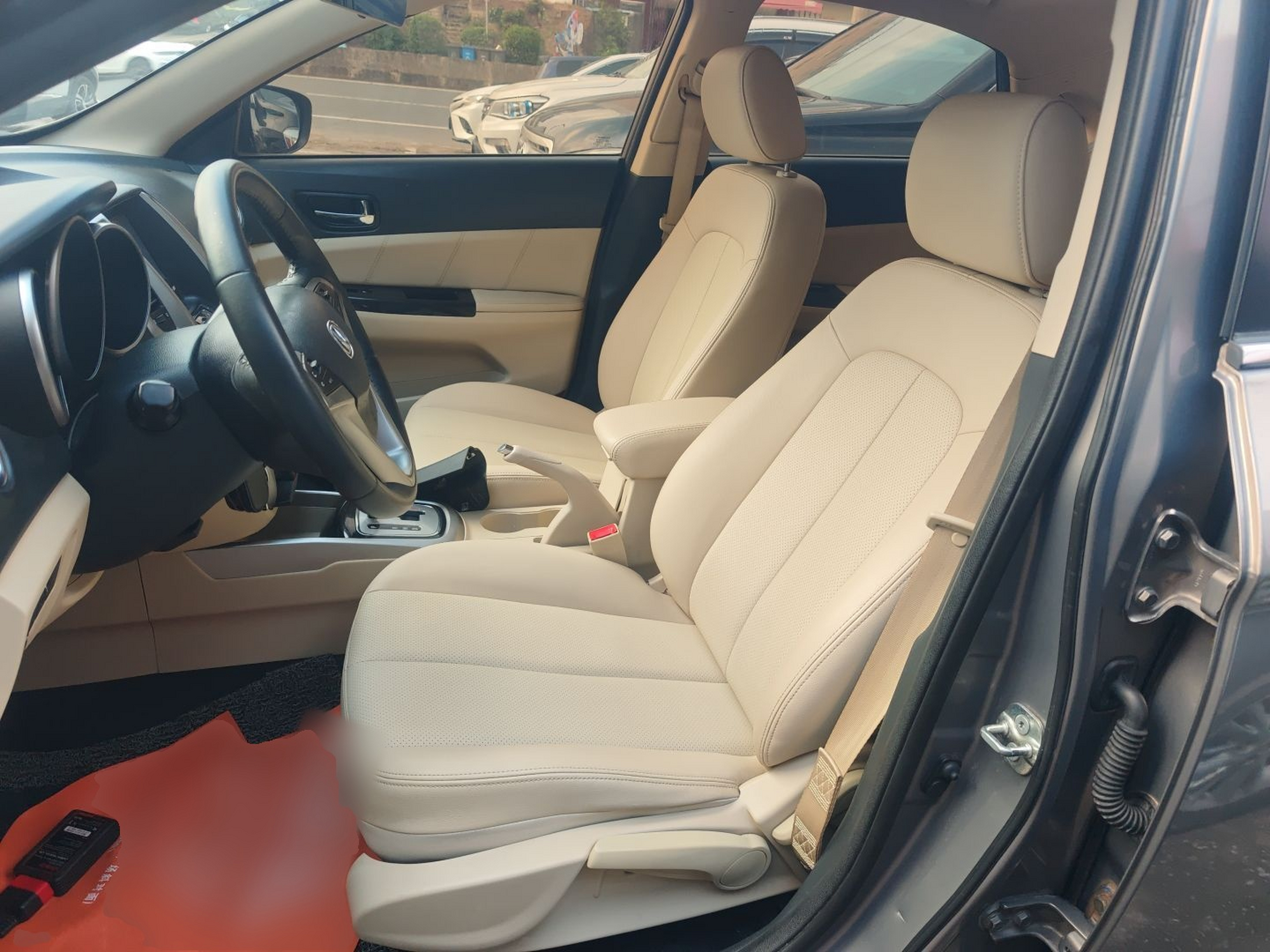 Переднее сиденье в автомобиле