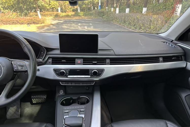 Used Audi A4L 2018 30th Anniversary Edition 40 TFSI Fashion Model
