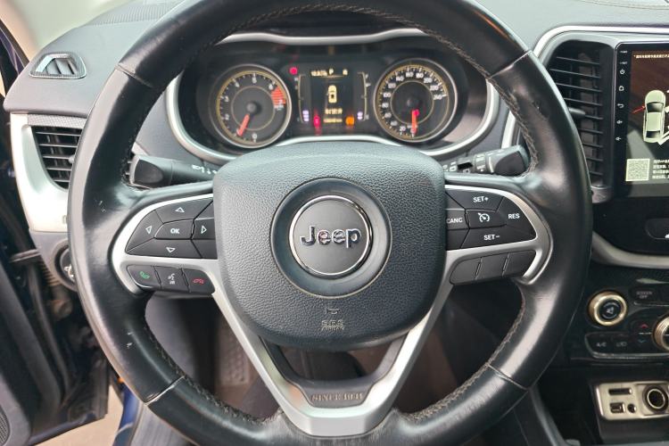 Used  Cherokee 2016 2.4L Leading Edition
