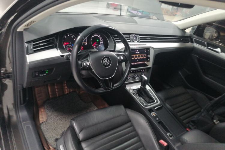 Used Volkswagen Variant 2018 380TSI Two-Wheel Drive Comfort Edition
