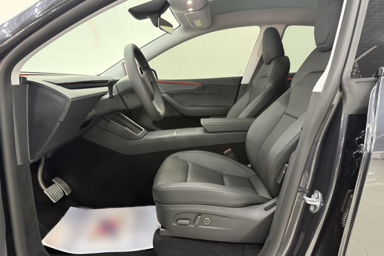 Used Tesla Model Y 2025 Long-Range All-Wheel-Drive Version