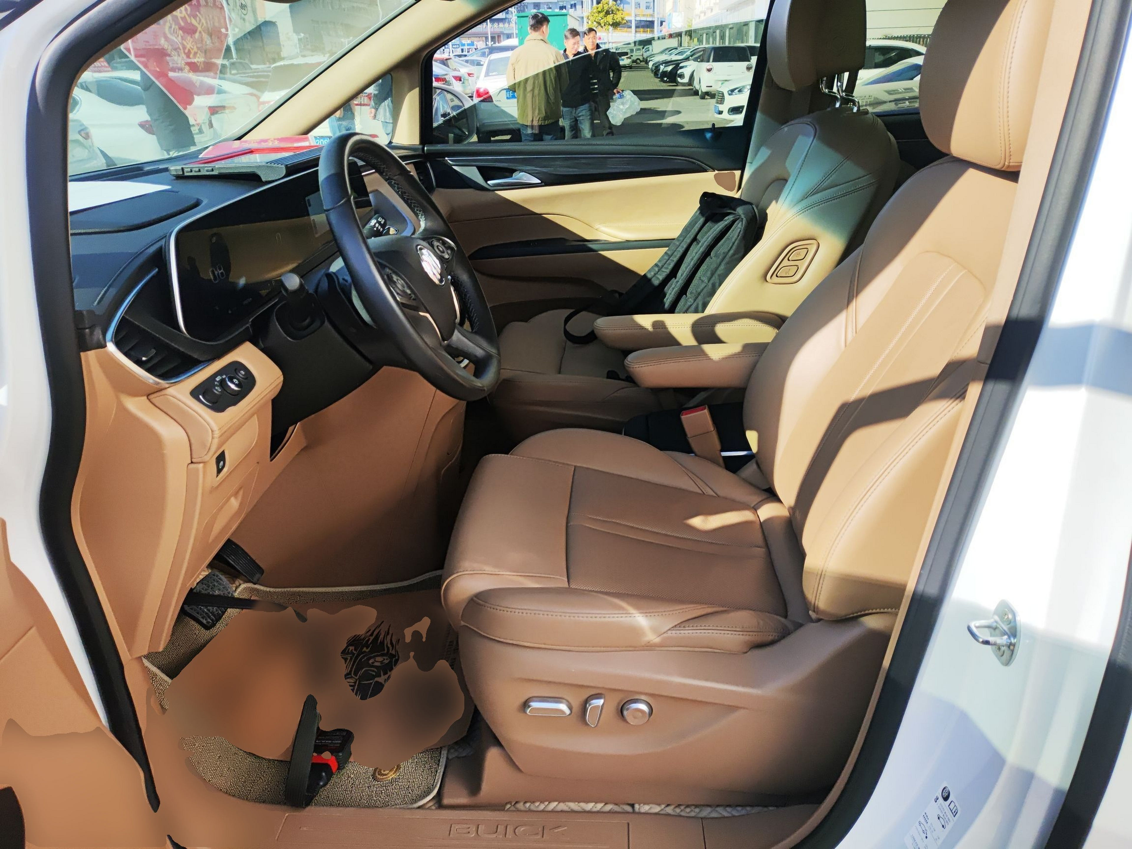 Переднее сиденье в автомобиле