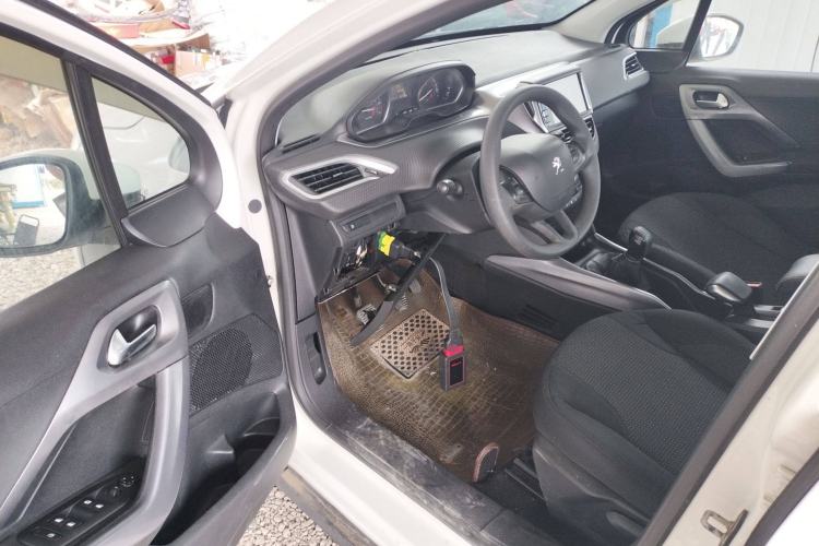 Used Peugeot 2008 2014 1.6L Manual Fashion Edition
