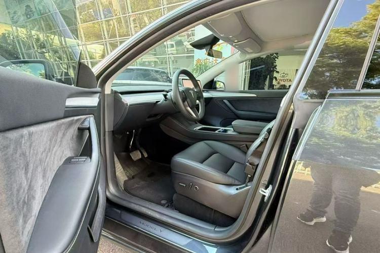 Used Tesla Model Y 2024 Long-Range All-Wheel-Drive Version