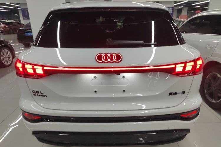 Used Audi Q6L e-tron 
