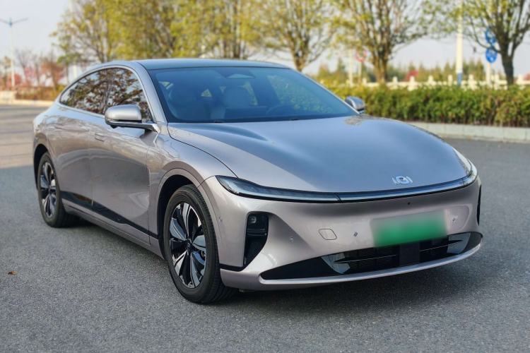 Used  A07 2025 All-Electric "Real Bargain" 525 Luxury Model