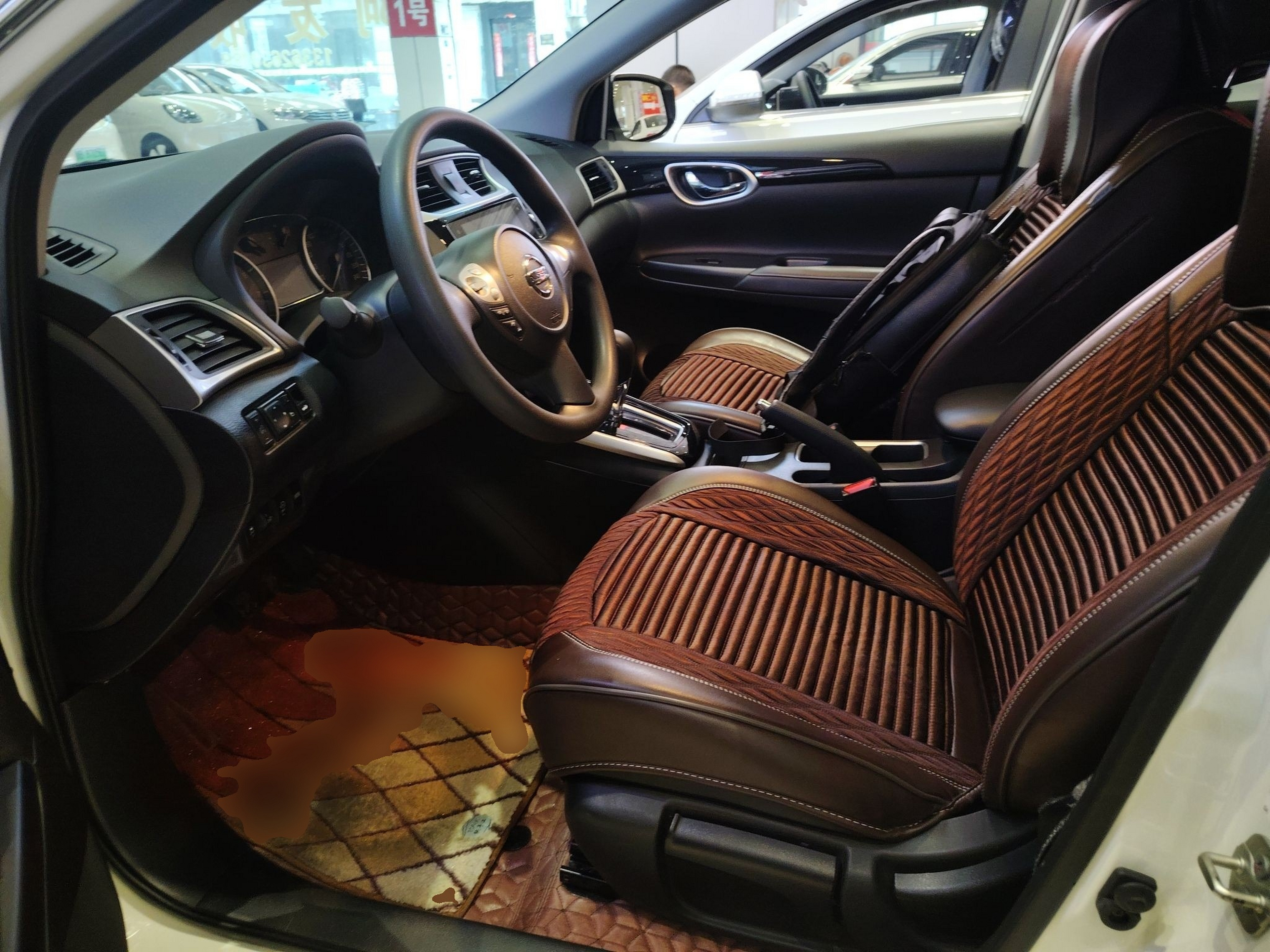 Переднее сиденье в автомобиле