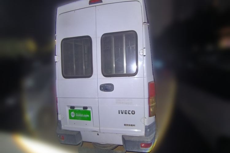 Used Iveco Daily 2017 2.5T A35 Passenger Van 5-7 Seats Model 47Z5
