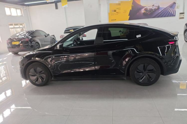 Used Tesla Model Y 2025 Long-Range All-Wheel-Drive Version
