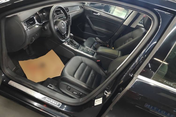 Used Volkswagen Passat 2017 330TSI DSG Luxury Edition
