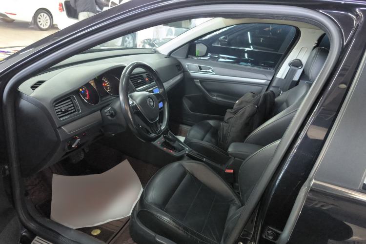 Used Volkswagen Lavida 2015 1.6L Automatic Comfort Edition
