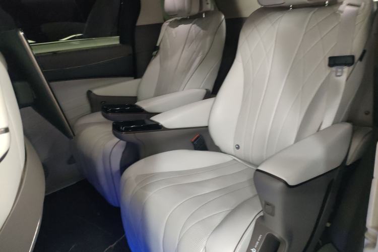 Used Denza D9 2022 DM-i 970 Four-Wheel Drive Flagship Model
