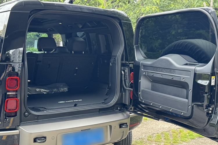 Used Land Rover Defender 2025 110 3.0T P400 – Dynamic HSE
