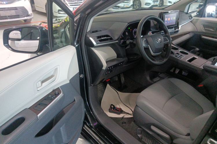 Used Toyota Granvia 2023 2.5L Hybrid Comfort Edition