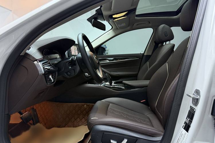 Used BMW 5 Series 2022 Second Facelift 525Li Luxury Package
