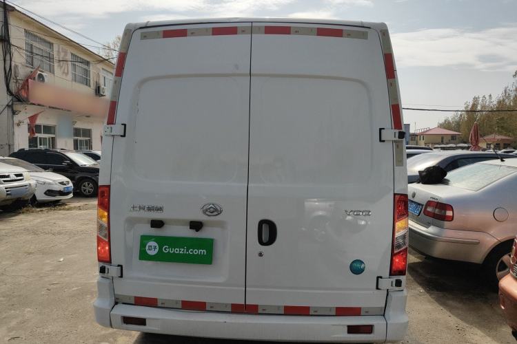 Used SAIC MAXUS Xintu V80 2023 2.0T Manual Classic City Delivery King Short Wheelbase Mid-Roof 3-Seater
