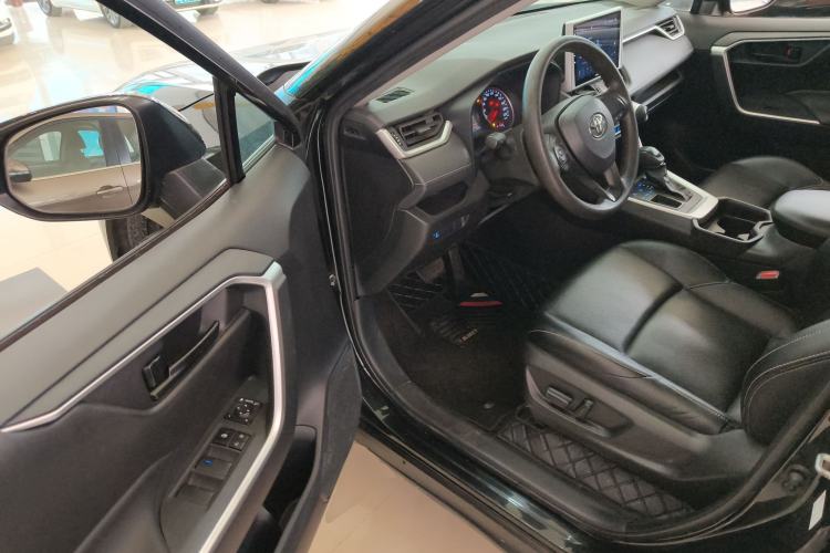 Used Toyota Wildlander 2022 Updated Version 2.0L CVT Two-Wheel Drive Leading Edition
