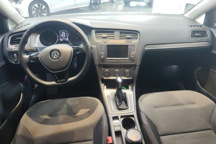 Used Volkswagen Golf 2016 230TSI Automatic Comfort Version
