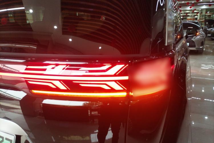 Used Denza D9 2022 DM-i 1040 Prestige Model