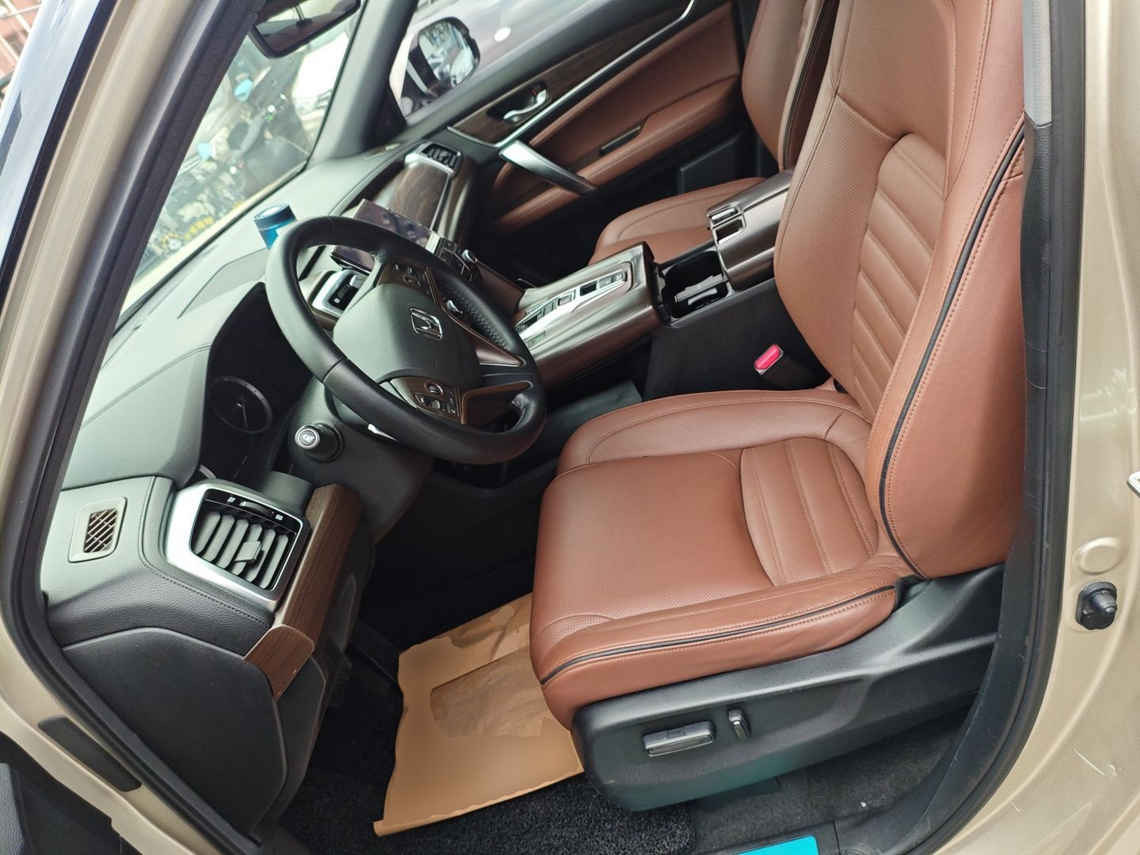 Переднее сиденье в автомобиле