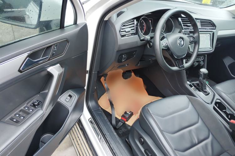 Used Volkswagen Tiguan L 2019 330TSI Automatic Two-Wheel Drive Smart Luxury Version China V Emission Standard
