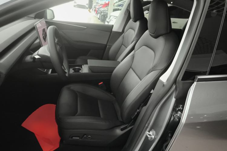 Used Tesla Model Y 2025 Rear-Wheel-Drive Version