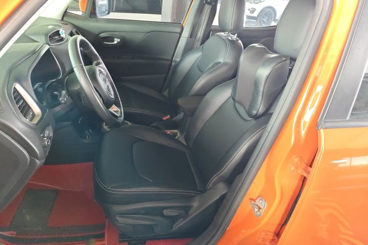 Used  Renegade 2018 Connected Large Screen Version 180T Automatic High-Energy Edition
