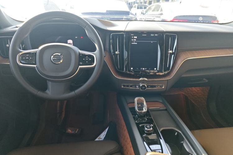 Used Volvo XC60 2025 B5 Four-Wheel Drive Smart & Advanced Luxury Edition
