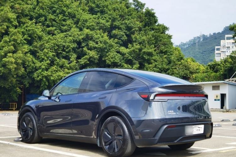 Used Tesla Model Y 2025 Rear-Wheel-Drive Version
