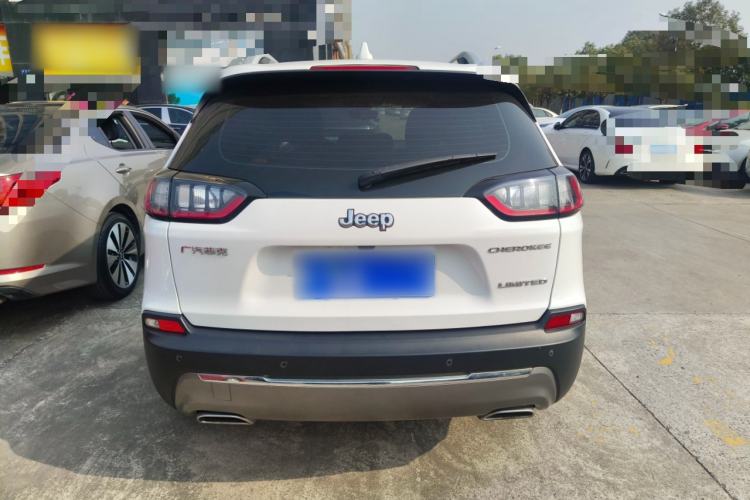 Used  Cherokee 2019 2.0T Two-Wheel Drive Smart Enjoyment Version China V
