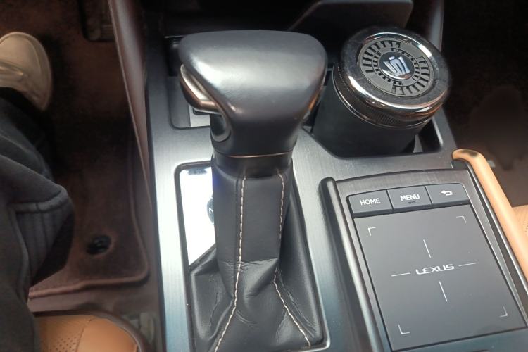 Used Lexus ES 2020 300h Deluxe Edition
