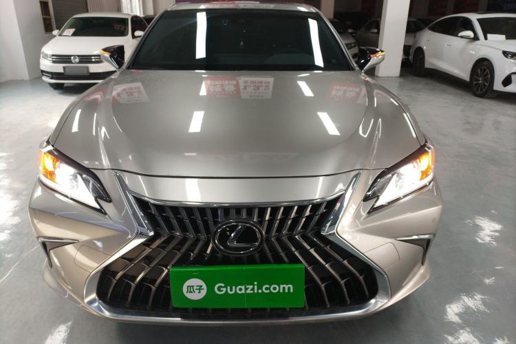 Used Lexus ES 2023 200 Excellence Edition

